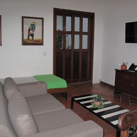 Hotel Colina De San Antonio Кали Екстериор снимка