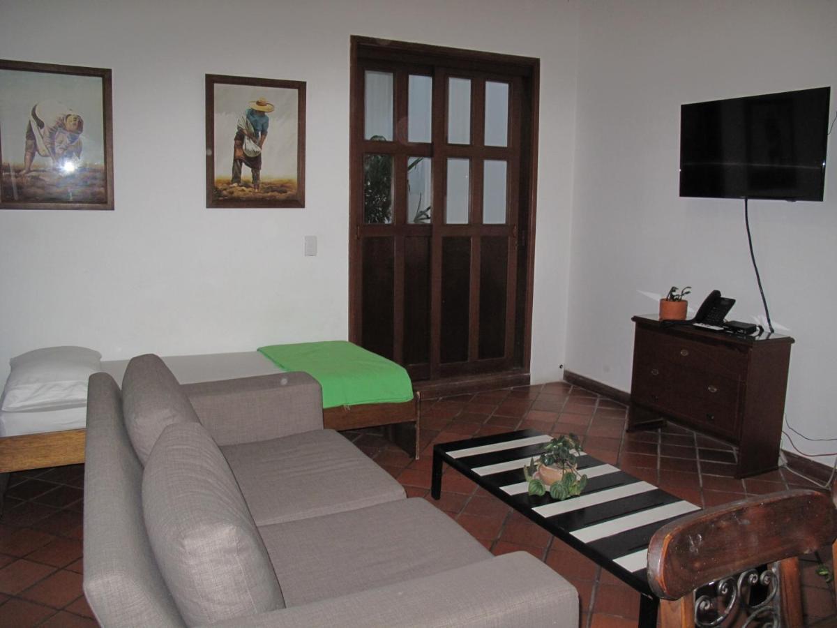Hotel Colina De San Antonio Кали Екстериор снимка