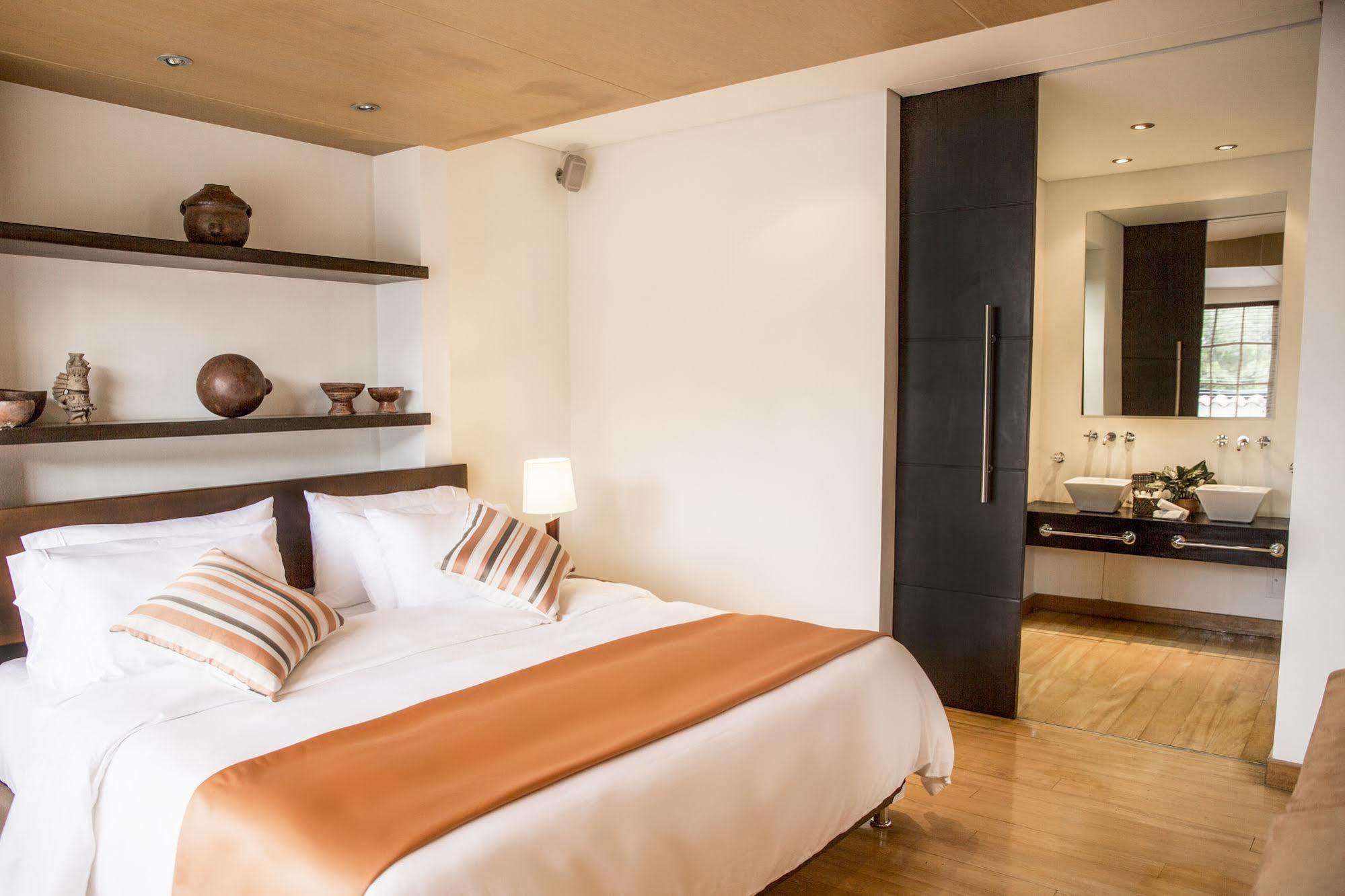 Hotel Colina De San Antonio Кали Екстериор снимка