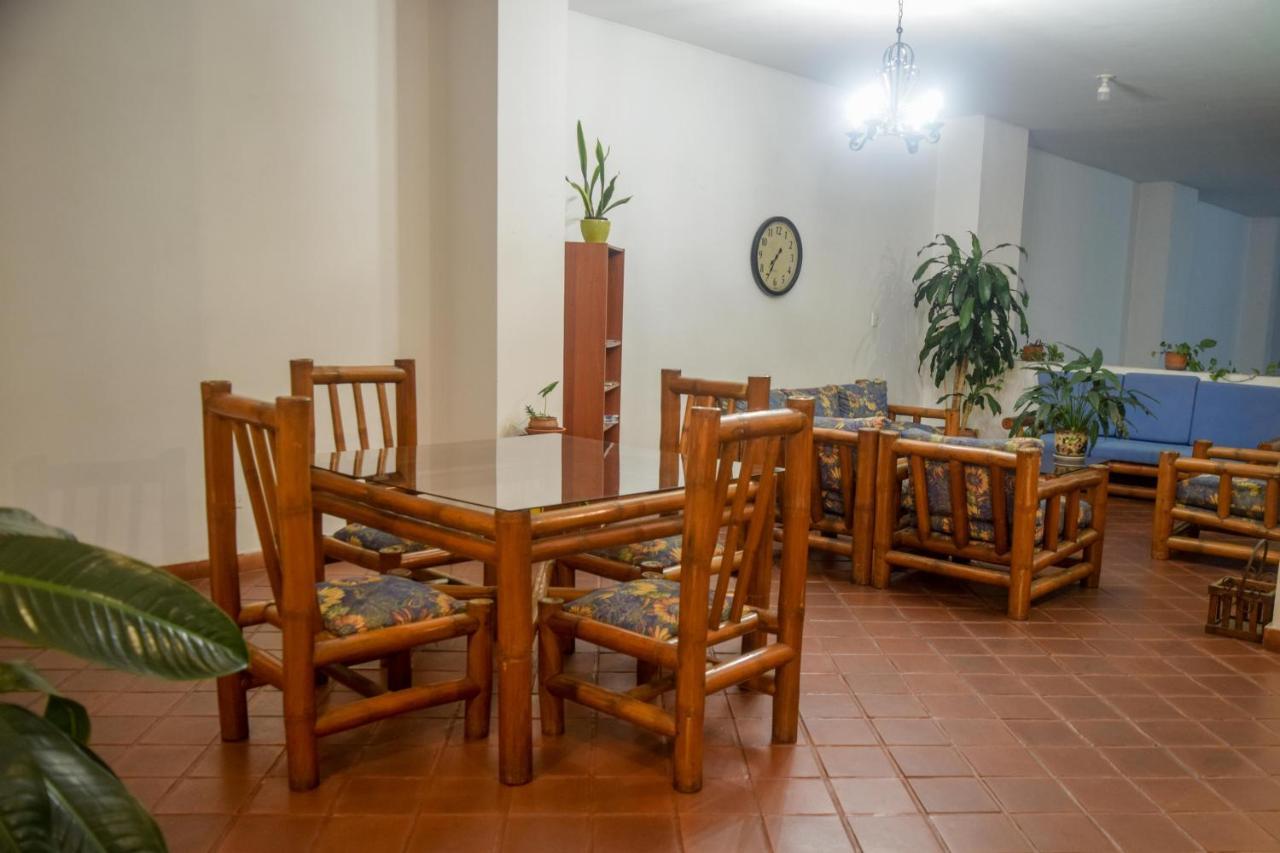 Hotel Colina De San Antonio Кали Екстериор снимка